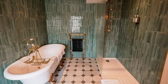 20240326 13105691 LB Ashford Arms rooms HDR websize