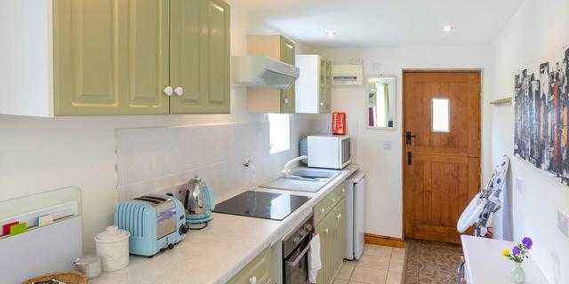 25 Guest Kitchen and Lounge 1220 243885847