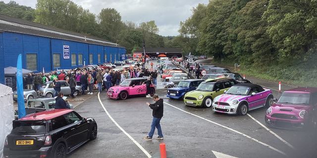 9 Sept Everyone loves a Mini