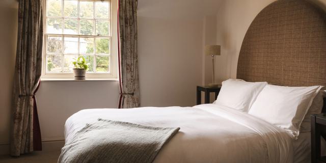 The Pilsley Inn - Spacious Bedroom
