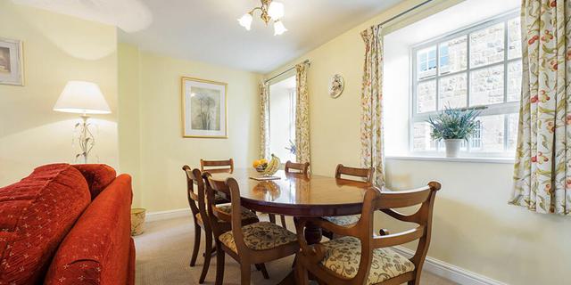 Carpenters Cottage dining table 1220x620 1093797463