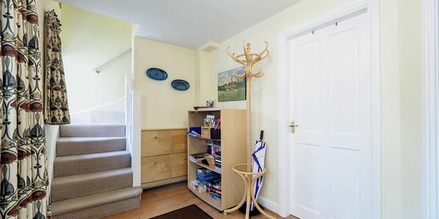 Carpenters Cottage entrance hall 1220x620 1032409139