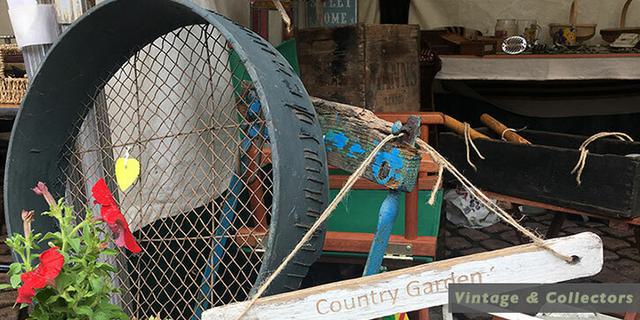 Leek Market 1382135225