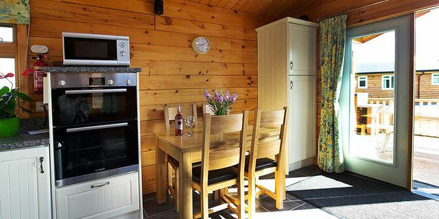 Oaklands Country Lodges living space 1220 x 620 920857572