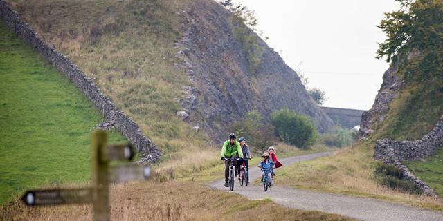 Parsley Hay Cycle Hire family group 1220 x 620 1977107370