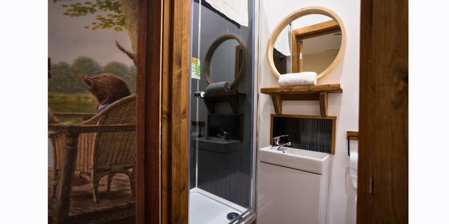 Willows Gullivers shower NEW