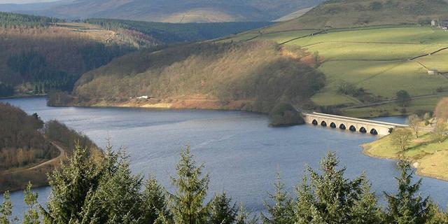 Yorkshire Bridge Inn ladybower reservoir 1220 x 620 1050616425